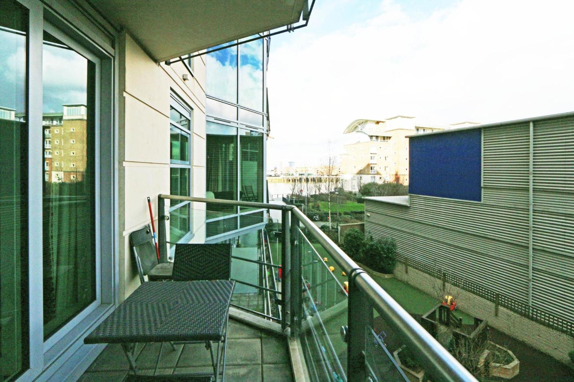Riverside 1 Bed Apartment Лондон Екстер'єр фото